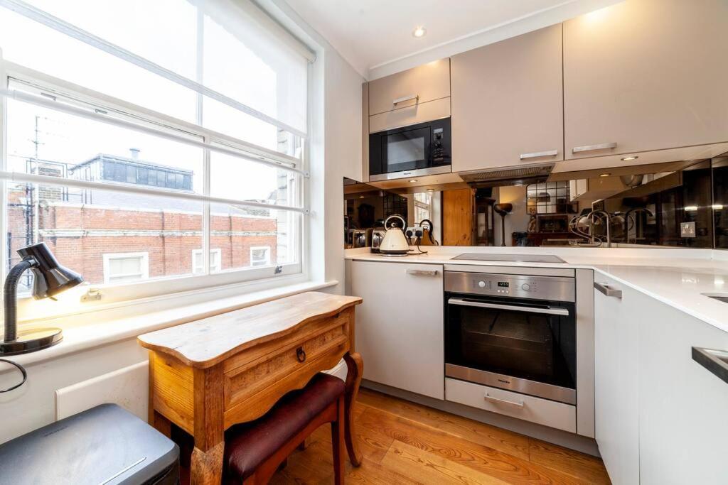 Outstanding Antique 1Br Flat In Soho Apartment London Luaran gambar