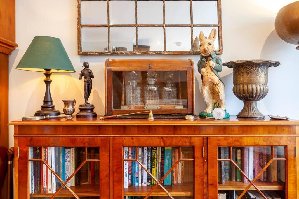 Outstanding Antique 1Br Flat In Soho Apartment London Luaran gambar