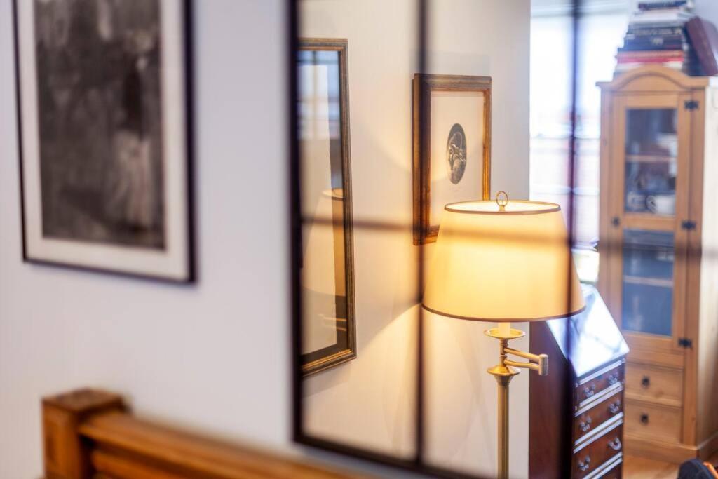Outstanding Antique 1Br Flat In Soho Apartment London Luaran gambar