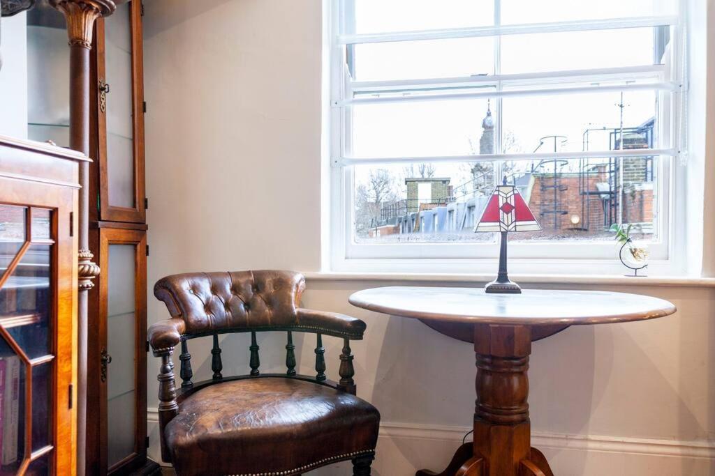 Outstanding Antique 1Br Flat In Soho Apartment London Luaran gambar
