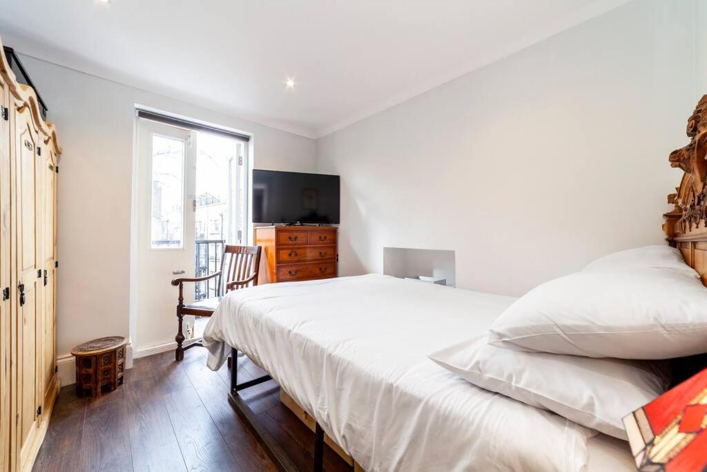 Outstanding Antique 1Br Flat In Soho Apartment London Luaran gambar