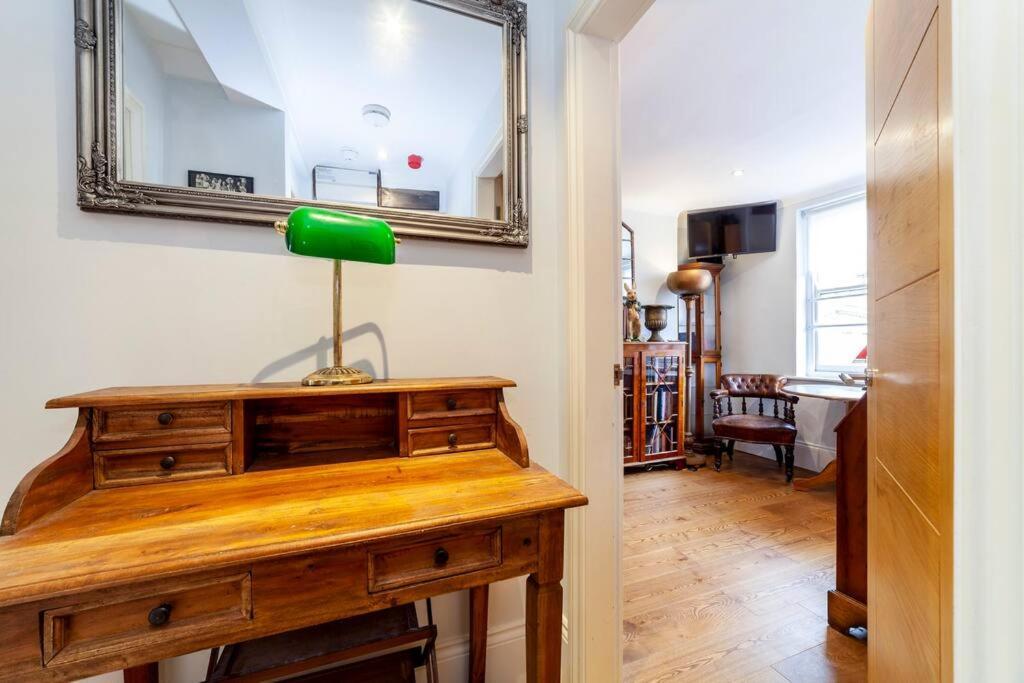 Outstanding Antique 1Br Flat In Soho Apartment London Luaran gambar