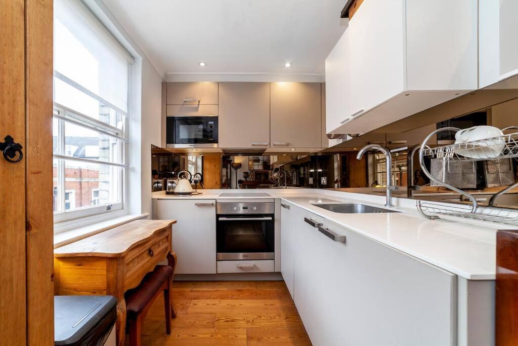 Outstanding Antique 1Br Flat In Soho Apartment London Luaran gambar