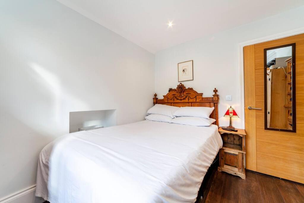 Outstanding Antique 1Br Flat In Soho Apartment London Luaran gambar