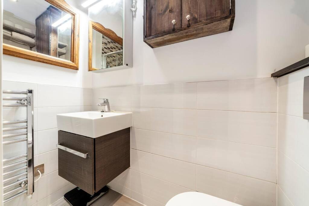 Outstanding Antique 1Br Flat In Soho Apartment London Luaran gambar