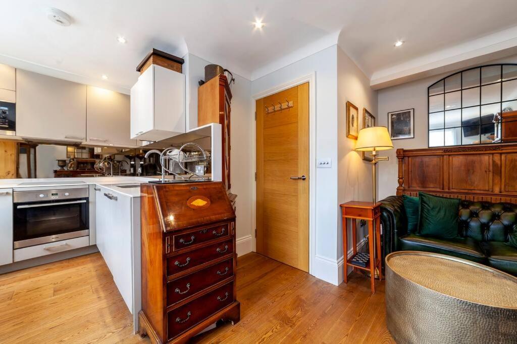Outstanding Antique 1Br Flat In Soho Apartment London Luaran gambar