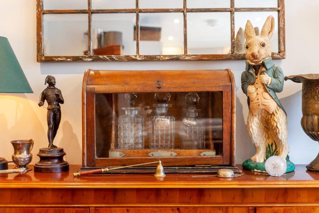 Outstanding Antique 1Br Flat In Soho Apartment London Luaran gambar